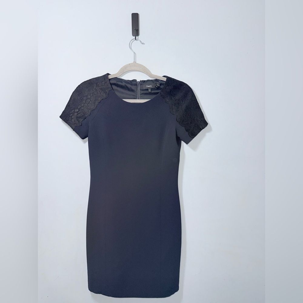 Theory Modern Crepe Sheath Dress in navy with black lace detail Size 0 EUC